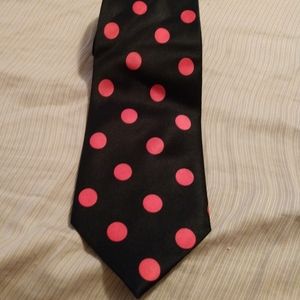 Pink polkadot tie